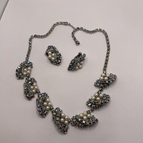 Vintage set aurora borealis and faux pearls necklace earrings - Picture 4 of 9